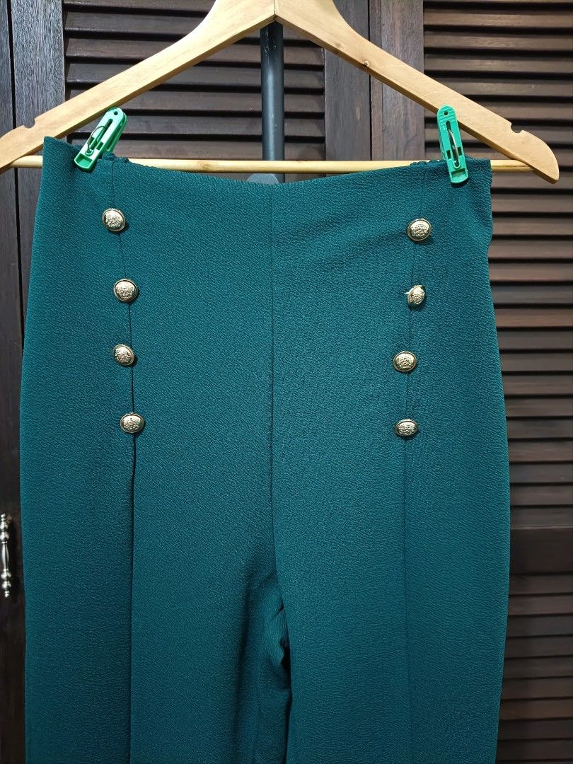 Highwaist Emeral Green Pants (Category: Other Bottoms) located in Manila. Submitted by byjrb (Listing ID 1468041164, Image 2). Description: 🛍️ Brand-new items from SHEIN, Emery Rose, Zaful & more! Size : 34 waistline 📦 Shipping: LBC / J&T / Lalamove 💸 MOP: GCash / BPI only DM for inquiries! 💌.