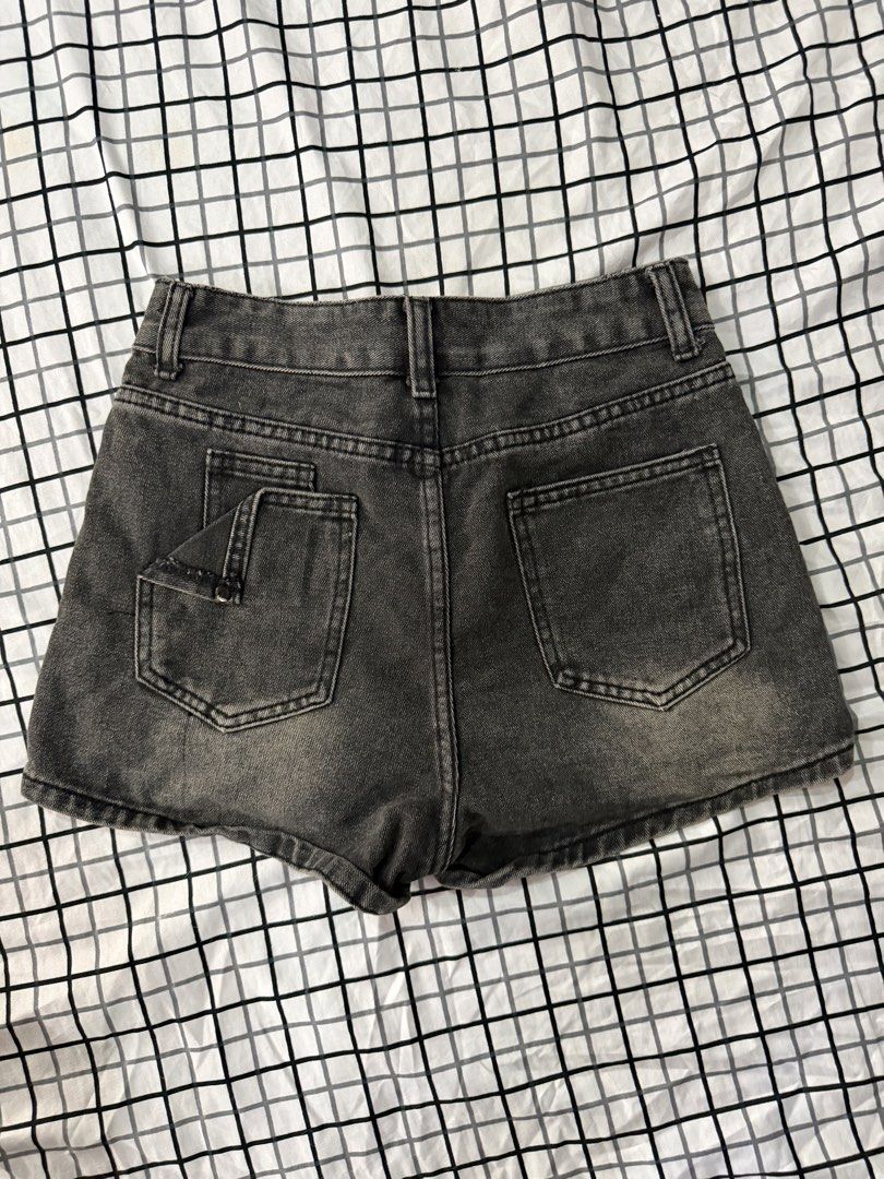 high-waisted denim mini (skort) (Category: Shorts) located in Quezon City. Submitted by pinkystrends.co (Listing ID 1467902584, Image 3). Description: .