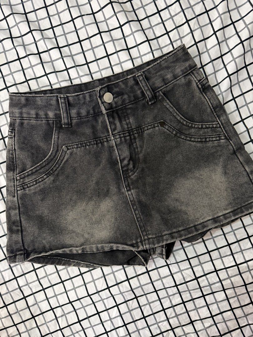 high-waisted denim mini (skort) (Category: Shorts) located in Quezon City. Submitted by pinkystrends.co (Listing ID 1467902584, Image 2). Description: .