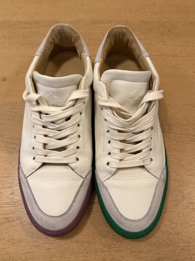 Hirundo Mismatched White Leather Casual Sneakers (Category: Sneakers) located in Cebu City. Submitted by miguelgsarmiento (Listing ID 1467990368, Image 1). Description: - Brand/Model: Hirundo leather sneakers - Design: Fun mismatched colorway with one green sole and one maroon sole - Materials: Premium white leather uppers, grey suede toe caps, and soft tan leather lining - Details: 'Hirundo' embroidered on the heel tabs with classic cream laces 