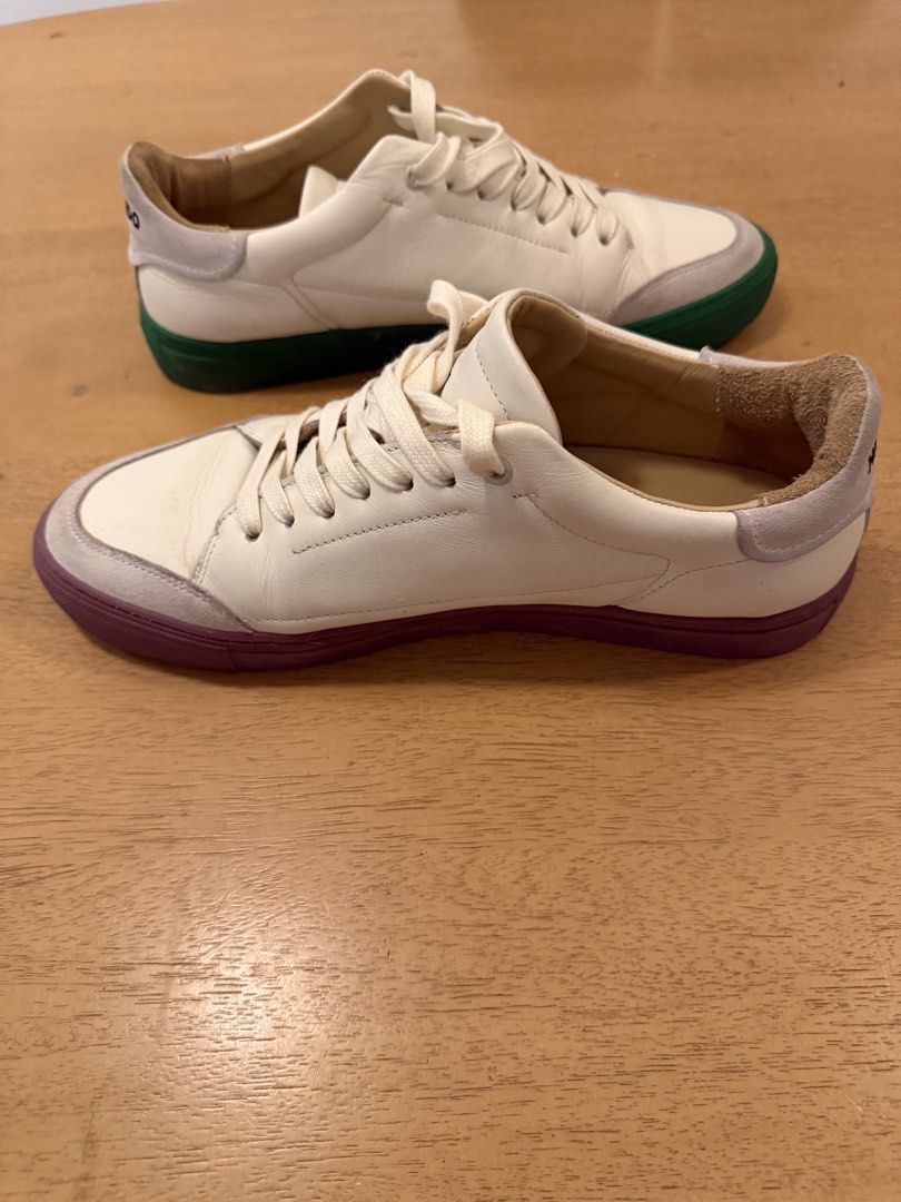 Hirundo Mismatched White Leather Casual Sneakers (Category: Sneakers) located in Cebu City. Submitted by miguelgsarmiento (Listing ID 1467990368, Image 2). Description: - Brand/Model: Hirundo leather sneakers - Design: Fun mismatched colorway with one green sole and one maroon sole - Materials: Premium white leather uppers, grey suede toe caps, and soft tan leather lining - Details: 'Hirundo' embroidered on the heel tabs with classic cream laces 