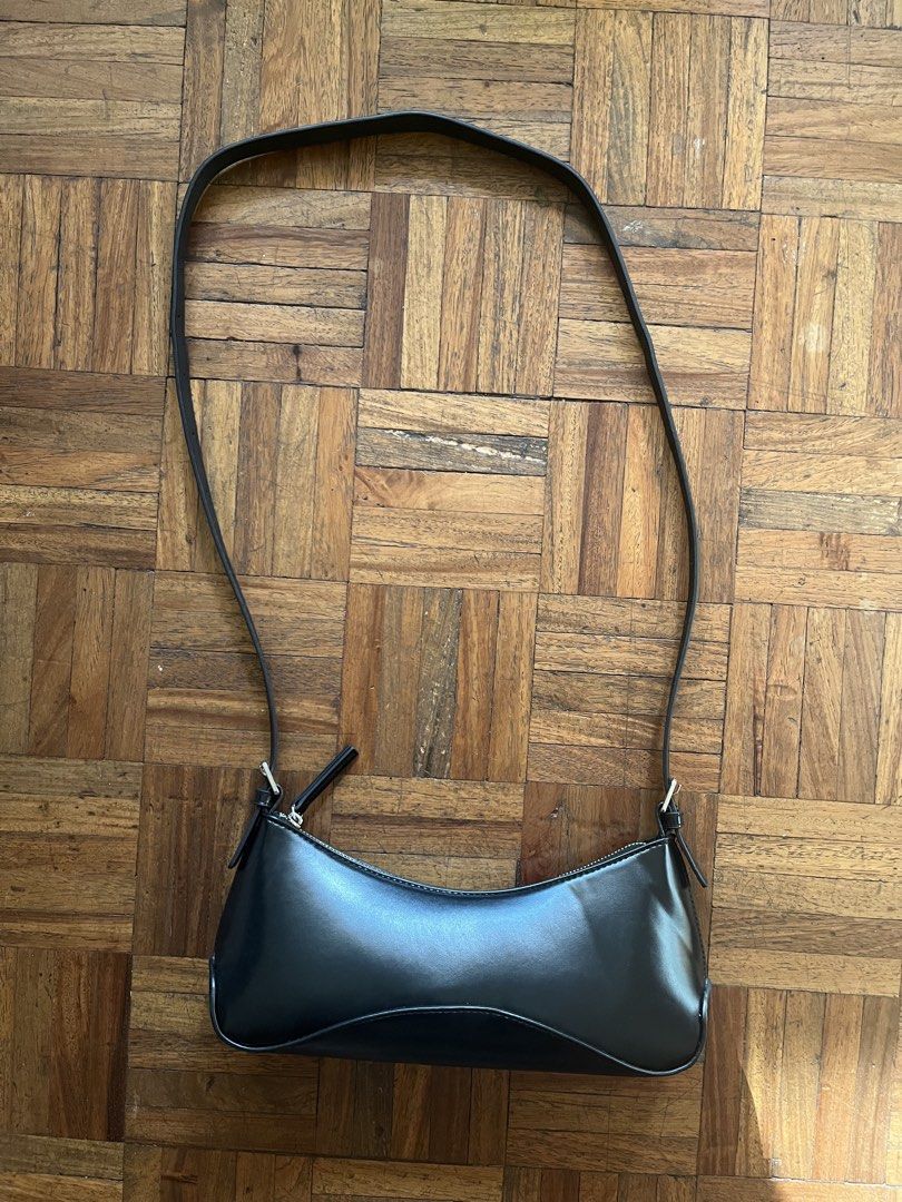 H&M Baguette and Sling bag (Category: Shoulder Bags) located in Makati City. Submitted by yoursecondbest (Listing ID 1468058270, Image 3). Description: One of my faves errand bag! Clean inside & out..