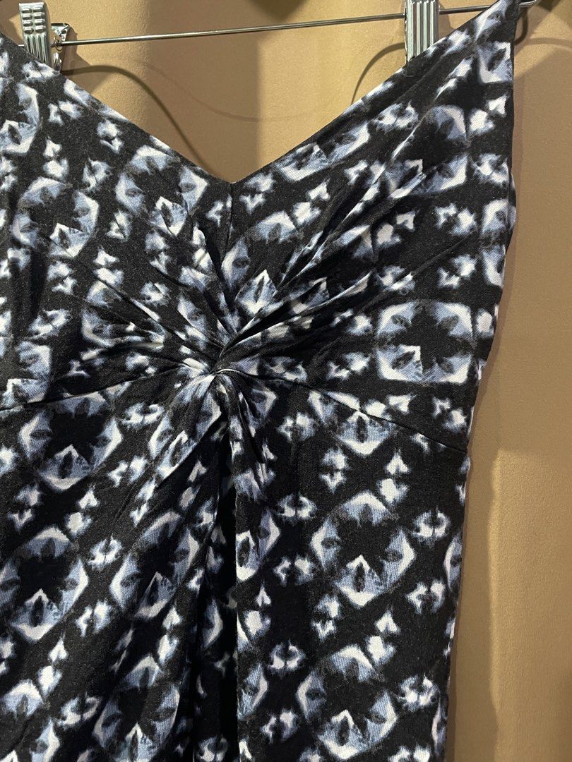 H&M Black and Blue Patterned Sleeveless Dress (Category: Dresses) located in Quezon City. Submitted by smileclothingline (Listing ID 1467853580, Image 3). Description: S-M 🚚Courier: J&T/Lalamove/Gogoexpress 📍Shipping fee depends on your location 💸Mode of Payment: BPI/Gcash/Paymaya ‼️Payment first, only then will ship the item.