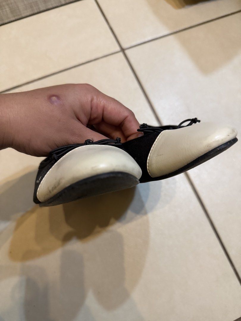 H&M Black and White Contrast Toe Ballet Flats (Category: Flats & Sandals) located in Taguig. Submitted by preloved_bycarla (Listing ID 1467948521, Image 3). Description: Condition: Inner soles show creasing and wear; bottom soles have normal dirt from walking. Body us canvas and white part is faux leather. Has some peeling .