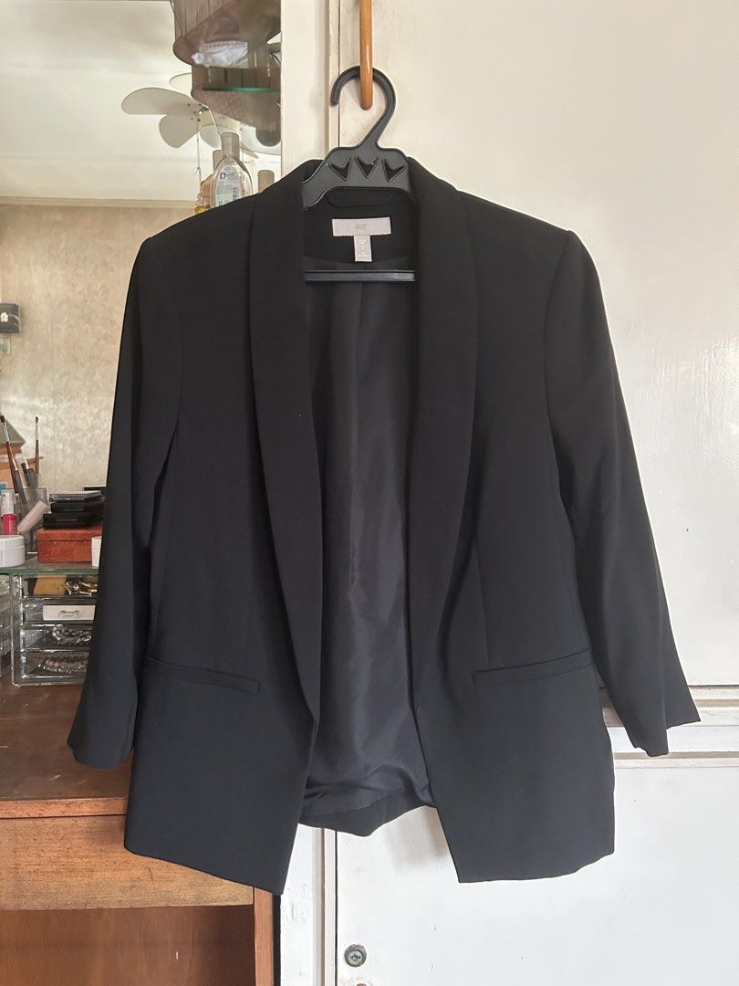 H&M Black Blazer (Category: Coats, Jackets and Outerwear) located in Quezon City. Submitted by onthehanger_ph (Listing ID 1467861644, Image 1). Description: H&M Black Blazer Features an open front with a draped lapel, faux front pockets, and fully lined With light shoulder pads Sorry gusot due to storage.