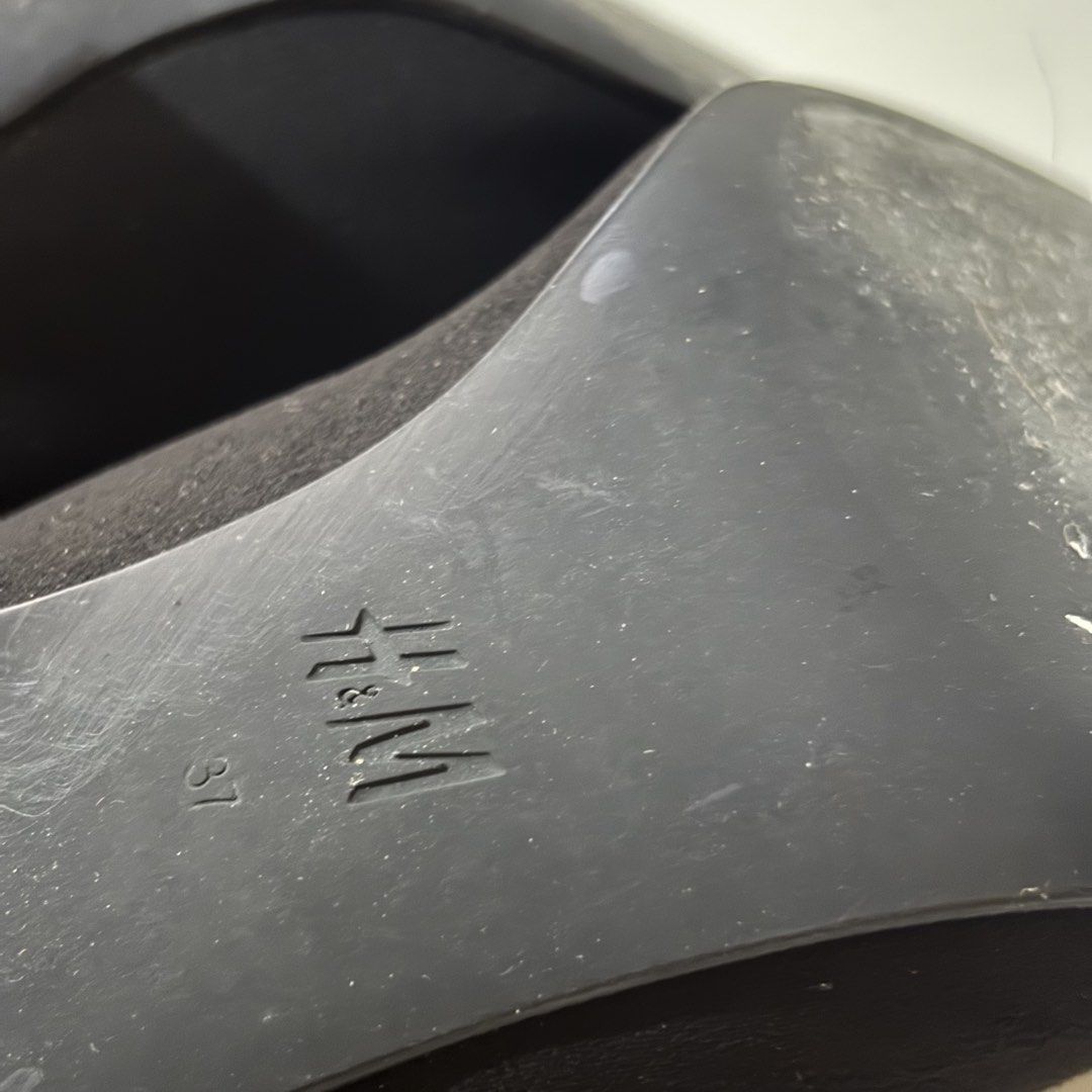 H&M Black Pointed Heels (Category: Heels) located in Caloocan City. Submitted by prelovedby.ericka (Listing ID 1467844724, Image 3). Description: .