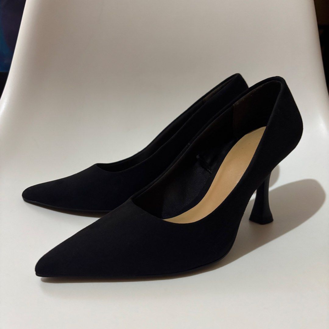 H&M Black Pointed Heels (Category: Heels) located in Caloocan City. Submitted by prelovedby.ericka (Listing ID 1467844724, Image 2). Description: .