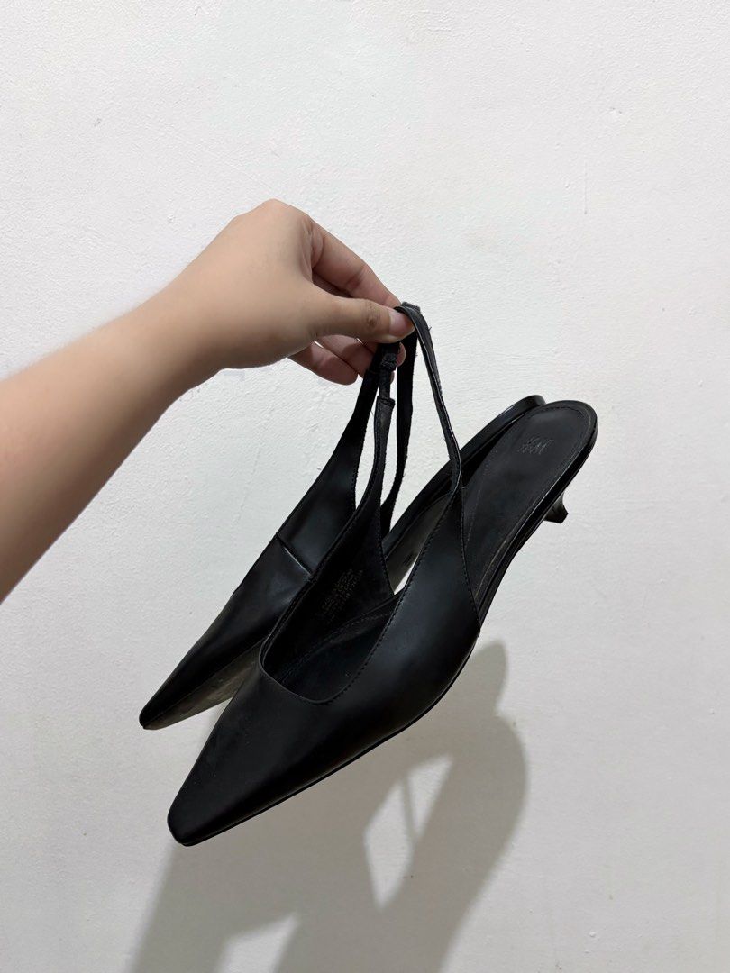 H&M Black Pointed Toe Slingback Kitten Heels (Category: Heels) located in Manila. Submitted by nicoleannejns (Listing ID 1467937754, Image 2). Description: - Brand: H&M - Size 39 rfs: wrong size.