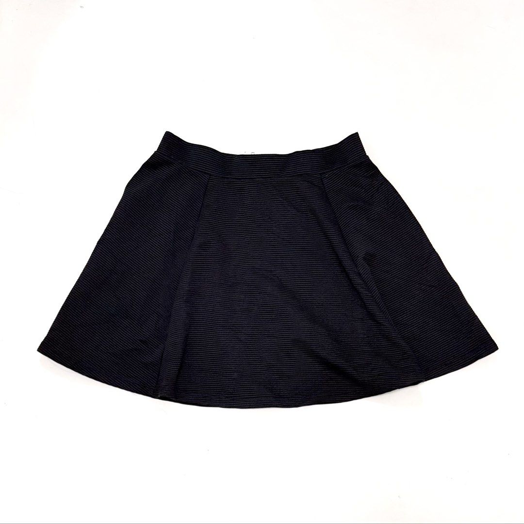 H&M Black Ribbed Flare Mini Skirt (Category: Skirts) located in Malabon City. Submitted by k_intimates (Listing ID 1467953135, Image 1). Description: Details: • Size M (28-30”) • Like new • Black ribbed flare mini skirt.