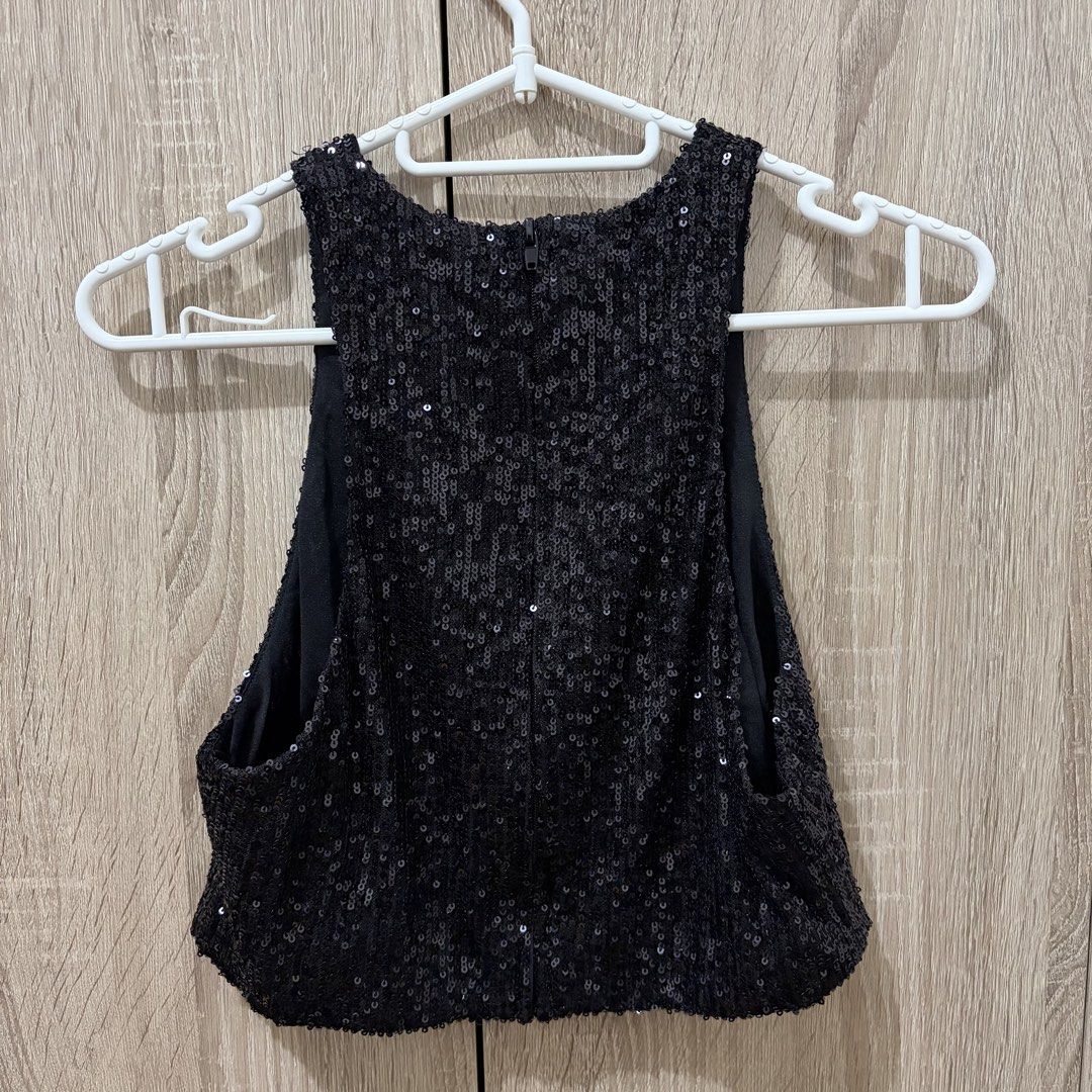 H&M Black Sequin Top Sleeveless (Category: Sleeveless) located in Makati City. Submitted by bdgdeclutters (Listing ID 1467980728, Image 2). Description: Original H&M top Size small RFS: decluttering.