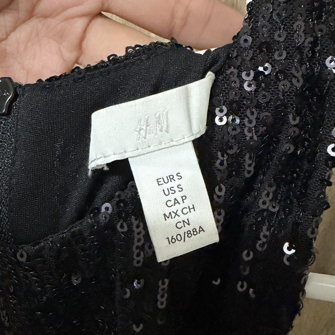 H&M Black Sequin Top Sleeveless (Category: Sleeveless) located in Makati City. Submitted by bdgdeclutters (Listing ID 1467980728, Image 3). Description: Original H&M top Size small RFS: decluttering.