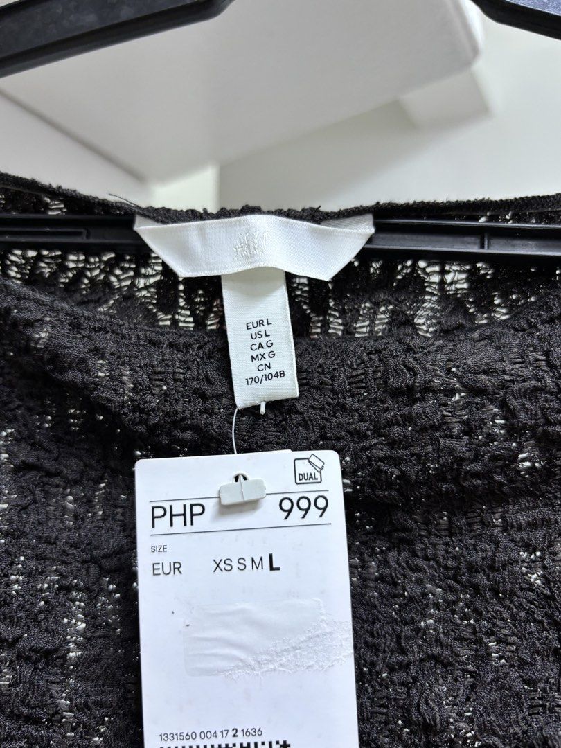 H&M Black Textured Long Sleeve Blouse (Category: Longsleeves) located in Manila. Submitted by monami_86 (Listing ID 1468003941, Image 3). Description: * Brand: H&M * Product Name: Textured long-sleeved top * Design: Black long-sleeve top featuring a boat neckline and a crinkled, popcorn-textured stretch fabric. * Size: EUR L / US L (CN 170/104B) * Condition: Brand New with Tags (BNWT) Payment Options: GCash Maya (Full payment required prior to it
