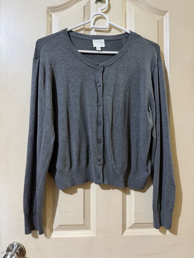 H&M Classic Gray Cardigan (XL) (Category: Coats, Jackets and Outerwear) located in Pasig City. Submitted by paolasoriano_wind (Listing ID 1467988867, Image 1). Description: Size: XL (flattering and comfortable fit for curvy sizes) Condition: 9/10, no damages with minimal signs of wear Worn a few times only and indoors. Purchased a few months ago from H&M Uptown BGC for P1,490. Last price posted. .