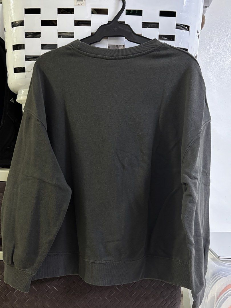H&M Dark Grey Oversized Sweatshirt (Category: Coats, Jackets and Outerwear) located in Manila. Submitted by monami_86 (Listing ID 1468011495, Image 3). Description: Brand & Line:H&M Product Name:Plain Oversized Crewneck Sweatshirt Design:Dark grey / washed charcoal long-sleeve crewneck sweatshirt with dropped shoulders, ribbed crew neckline, cuffs, and hem. Size:EUR S / US S (CN 160/88A) Condition:Pre-owned / Good condition Payment Options: GCash