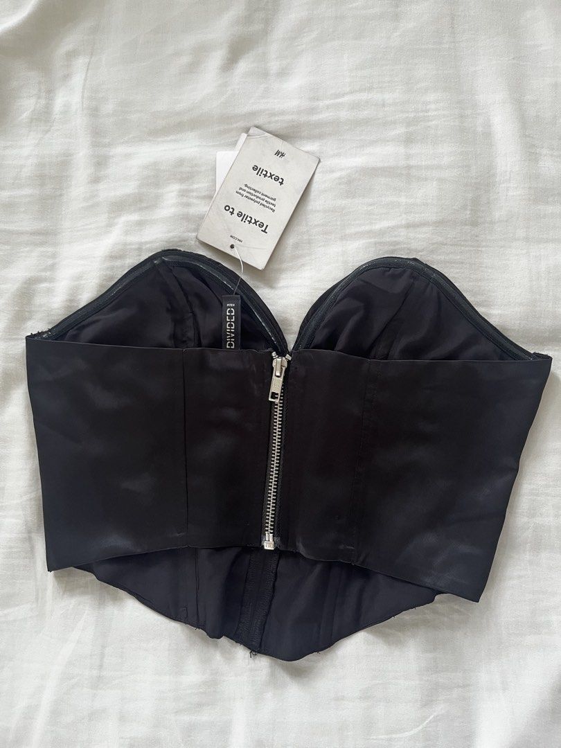 H&M Divided Black Corset Top Size S (Category: Sleeveless) located in Manila. Submitted by lorenasant37621 (Listing ID 1467864772, Image 2). Description: - Brand: H&M Divided - Item: Black Corset Top - Size: Small (S) - Condition: Brand new with tags (BNWT), unworn and clean - Original Retail Price: PHP 799 - Features: Sweetheart neckline, structured front boning, and exposed silver-tone back zipper - Material: Recycled polyester blend.