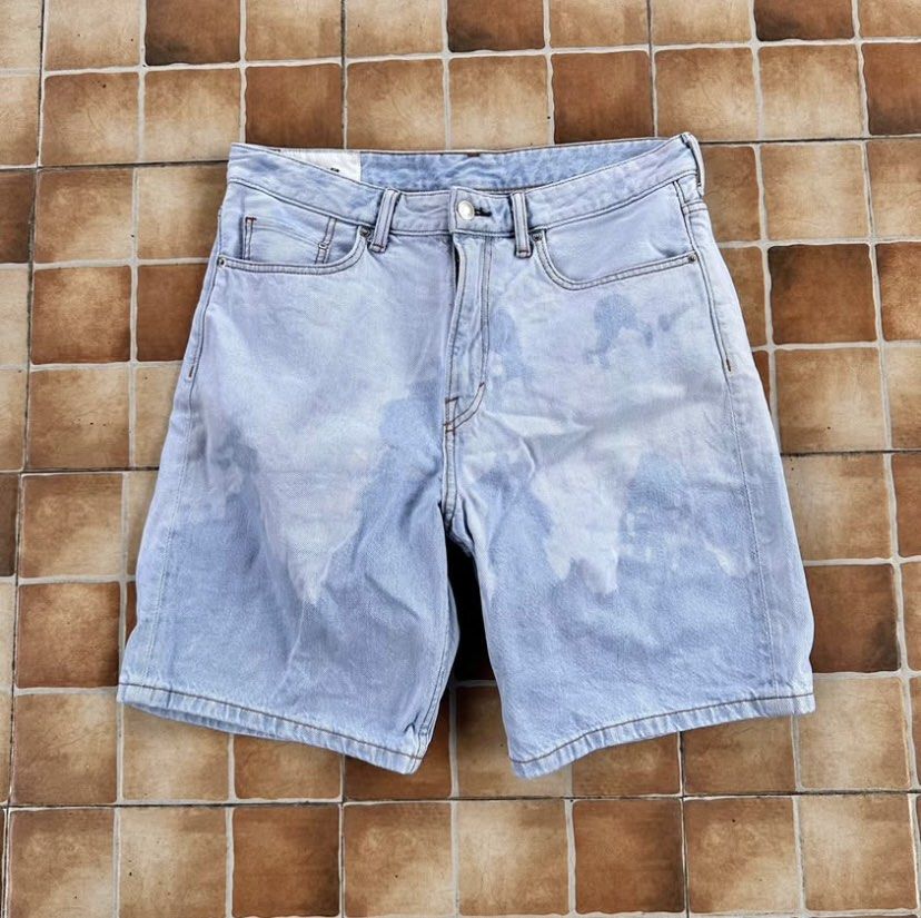 H&M Jorts (Relaxed Fit) (Category: Shorts) located in Caloocan City. Submitted by nathaniel38087 (Listing ID 1467840665, Image 1). Description: Waist 34 Length 21 Leg Opening 10.