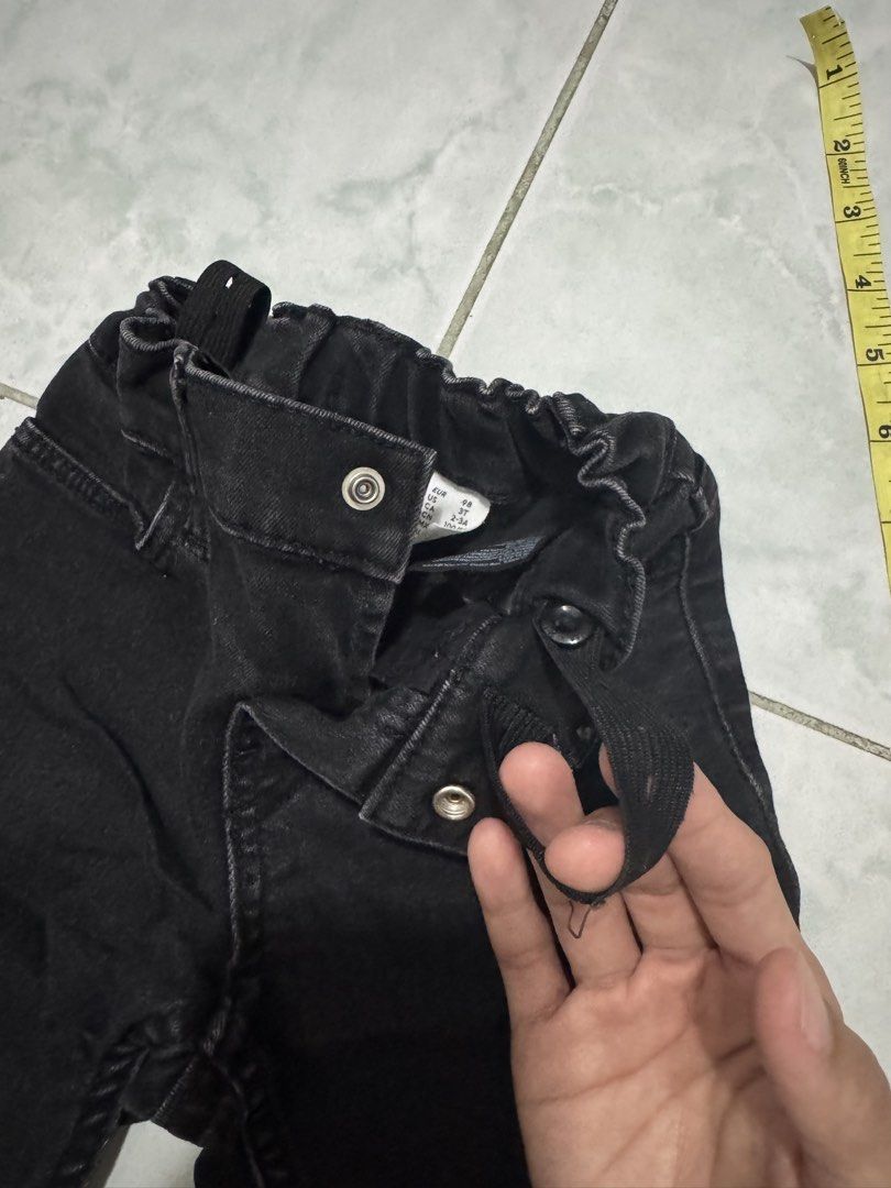 H&M kids black jeans 3T (Category: Babies & Kids Fashion) located in Ilagan. Submitted by psngsndeclutters (Listing ID 1467848009, Image 3). Description: .