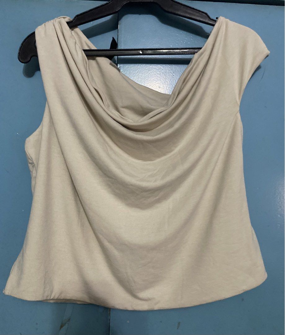 H&M ladies off shoulder Blouse (Category: Blouses) located in Quezon City. Submitted by elmiras_closet (Listing ID 1467924855, Image 1). Description: from US Balikbayan box good condition original apparel no flaws or ussue just preloved.