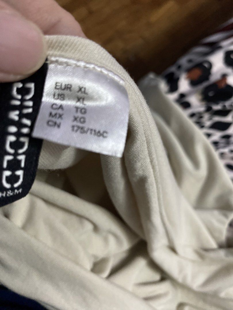 H&M ladies off shoulder Blouse (Category: Blouses) located in Quezon City. Submitted by elmiras_closet (Listing ID 1467924855, Image 3). Description: from US Balikbayan box good condition original apparel no flaws or ussue just preloved.