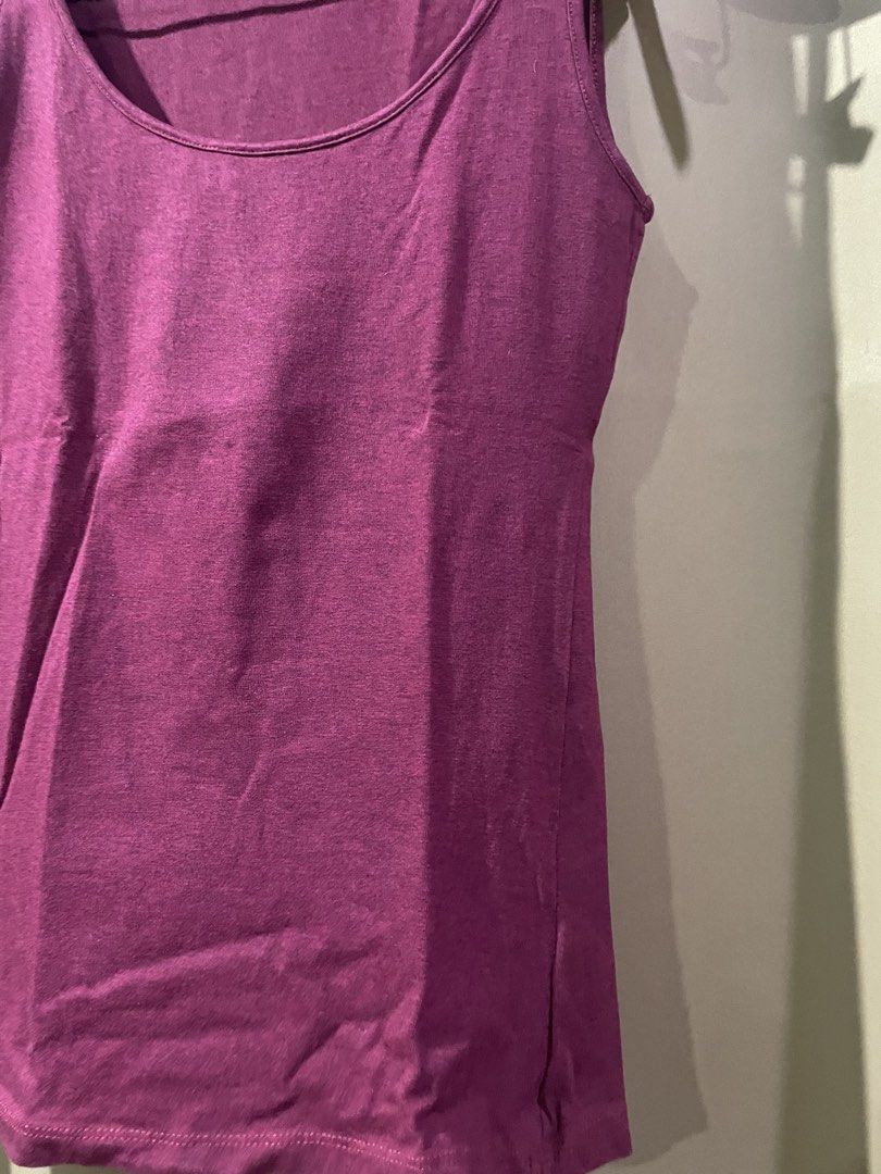 H&M Maroon Tank Top (Category: Sleeveless) located in Quezon City. Submitted by smileclothingline (Listing ID 1467857497, Image 2). Description: can fit small to medium 🚚Courier: J&T/Lalamove/Gogoexpress 📍Shipping fee depends on your location 💸Mode of Payment: BPI/Gcash/Paymaya ‼️Payment first, only then will ship the item.