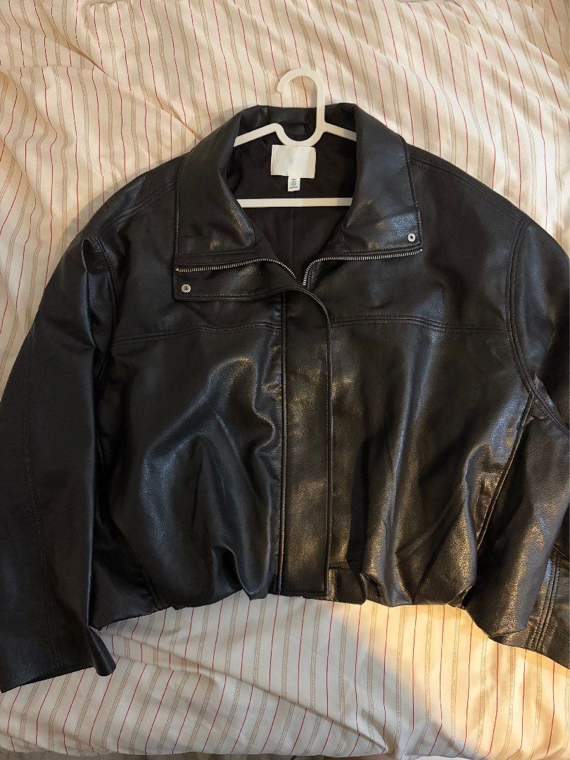 H&M oversized bubble hem jacket (Category: Coats, Jackets and Outerwear) located in Taguig. Submitted by sev3nelev3n (Listing ID 1468033447, Image 1). Description: H&M oversized bubble hem jacket Size L ₱2,990 SRP.