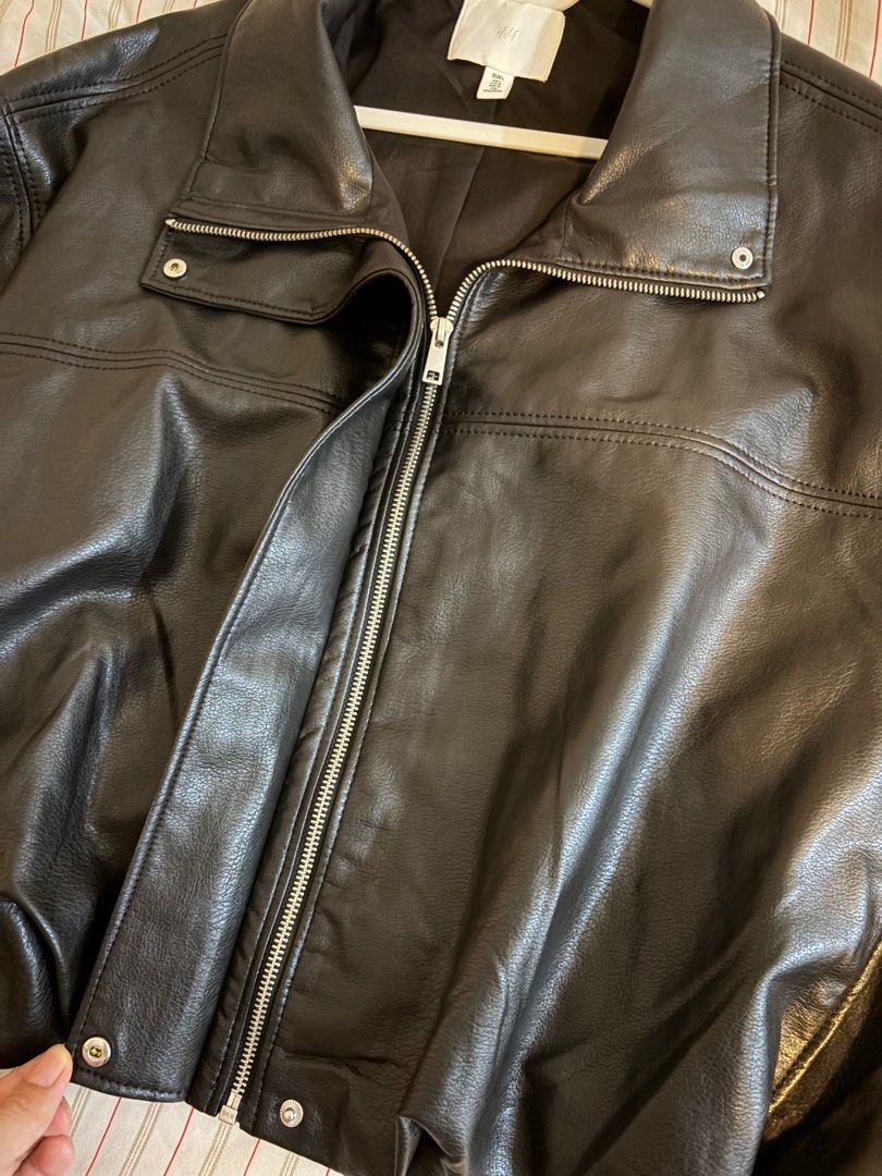 H&M oversized bubble hem jacket (Category: Coats, Jackets and Outerwear) located in Taguig. Submitted by sev3nelev3n (Listing ID 1468033447, Image 2). Description: H&M oversized bubble hem jacket Size L ₱2,990 SRP.