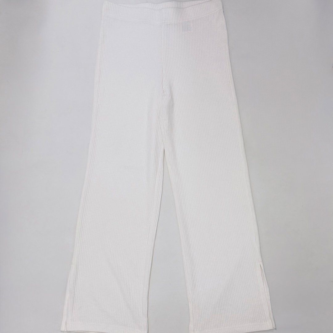 H&M Ribbed Wide-Leg Pants [M] (Category: Other Bottoms) located in Malabon City. Submitted by k_intimates (Listing ID 1467966097, Image 1). Description: Details: • Size M (28-29”) / approx. 39” length • No issues • White color, rib-knit wide-leg pants.