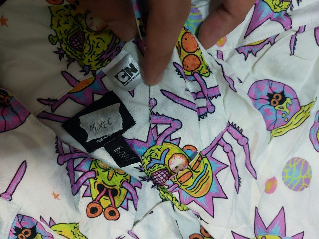 H&M Rick Morty (Category: Tshirts & Polo Shirts ) located in Bacolod City. Submitted by escanaur (Listing ID 1467984199, Image 2). Description: Lower your expectations Check details sa stain (not visible) COD: J&T MOD: GCash/MEETUP W/N BCD CITY 23x30.