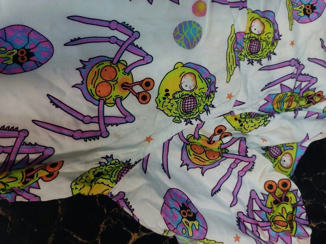 H&M Rick Morty (Category: Tshirts & Polo Shirts ) located in Bacolod City. Submitted by escanaur (Listing ID 1467984199, Image 3). Description: Lower your expectations Check details sa stain (not visible) COD: J&T MOD: GCash/MEETUP W/N BCD CITY 23x30.