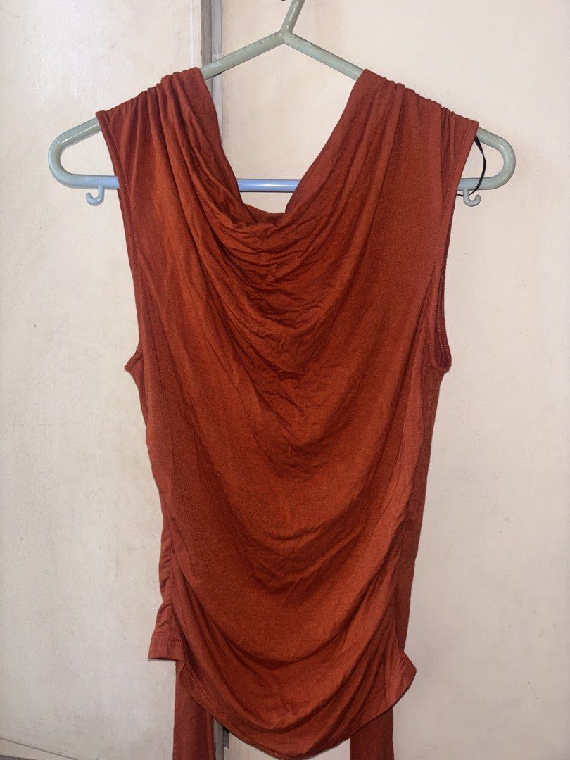 H&M Rust Red Cowl Neck Sleeveless Top (Category: Sleeveless) located in Bacoor. Submitted by fmax19 (Listing ID 1467892263, Image 2). Description: - Brand: H&M - Color: Rust Red - Size: S (tag) - Condition: Brand new, never worn with original PHP 799 store tag attached - Material: Soft and stretchy fabric - Details: Draped cowl neckline and flattering gathered side details.