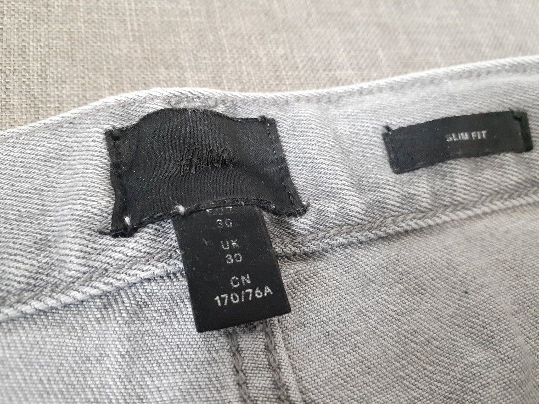 H&M Slim Fit Denim Shorts (Category: Shorts) located in Manila. Submitted by comercio (Listing ID 1467906596, Image 2). Description: H&M denim shorts vintage, distressed design slim fit no issues.