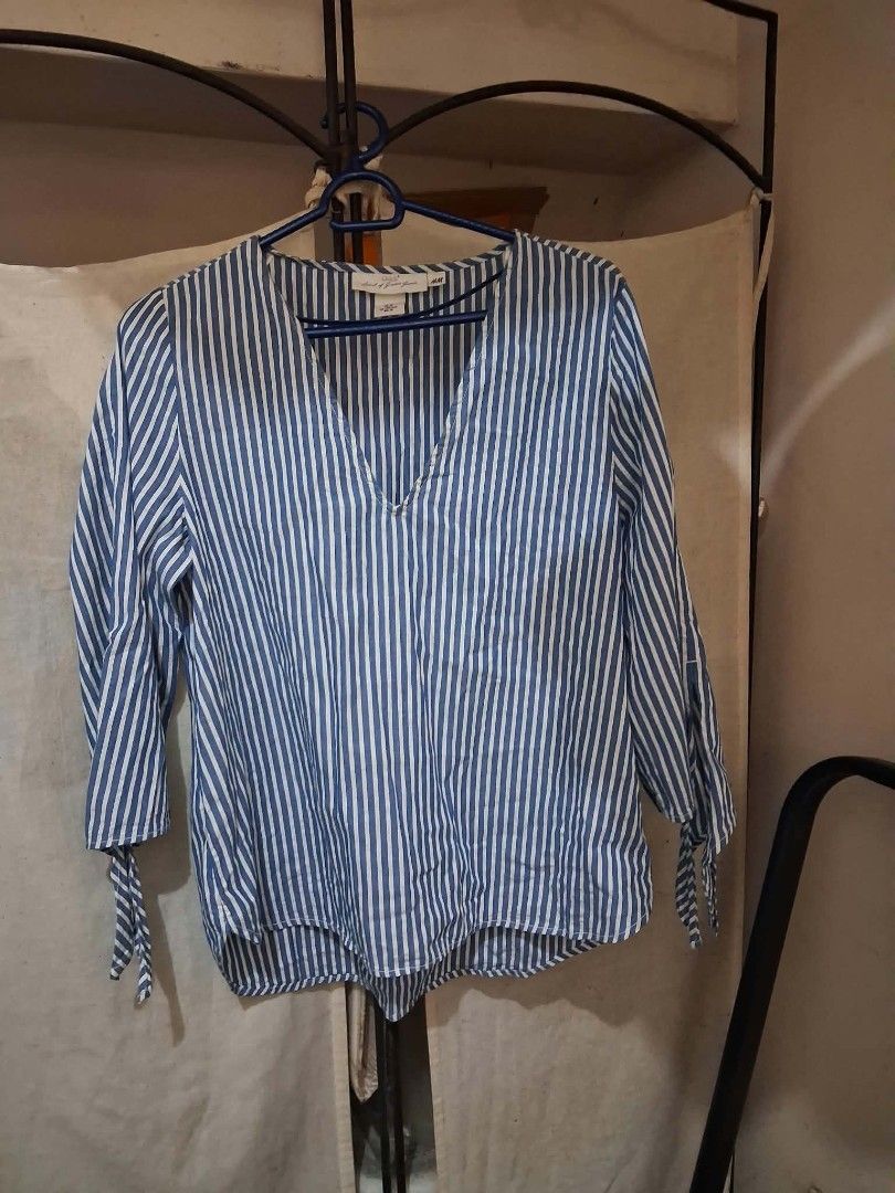 H&M stripes blouse (Category: Longsleeves) located in Las Pinas. Submitted by shop2ship (Listing ID 1467885533, Image 1). Description: H&M striped blouse cuff sleeves can be tied.