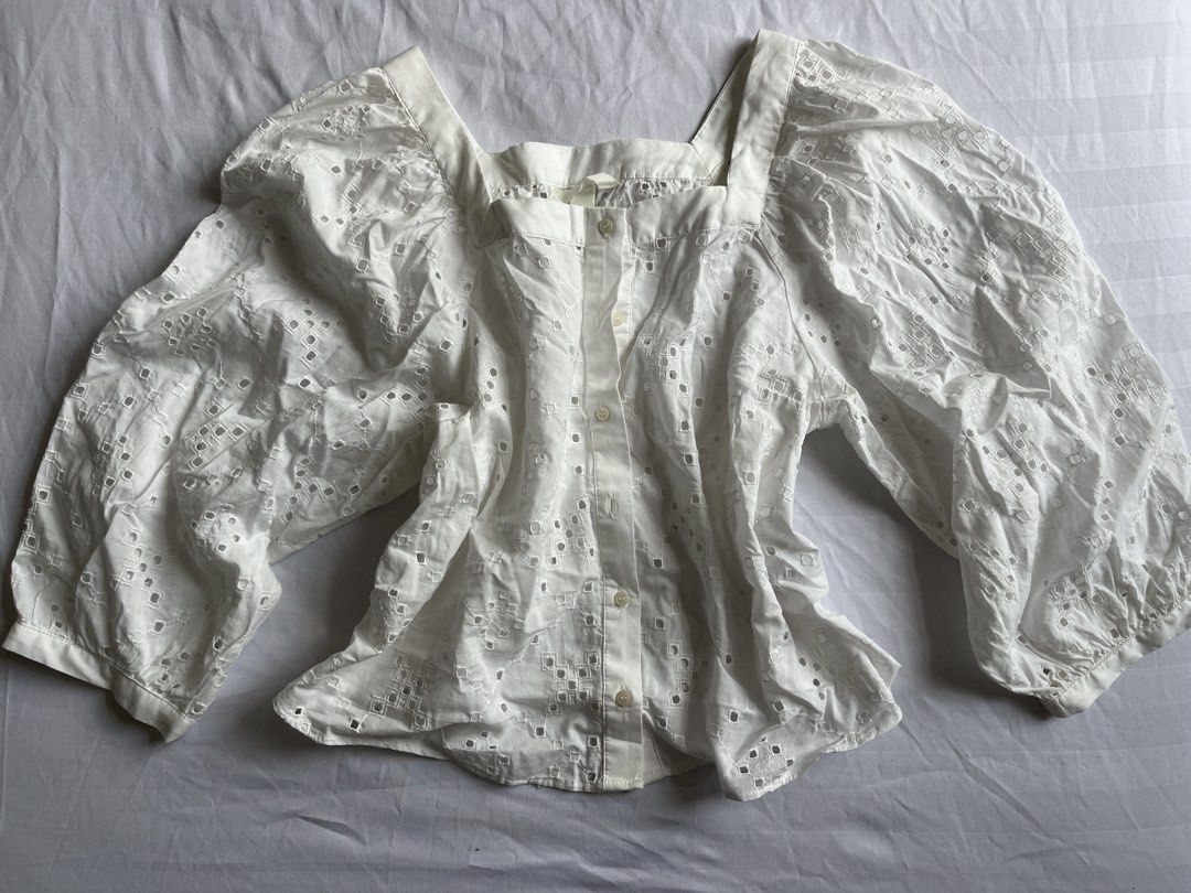 H&M White Eyelet Embroidered Square Neck Blouse (Category: Blouses) located in Quezon City. Submitted by grapejuiceblue2 (Listing ID 1467975072, Image 1). Description: 🏷️H&M (size S on tag!) - never worn - rfs: decluttering/not my style - mop: gcash only - mod: lalamove/j&t - price + sf.
