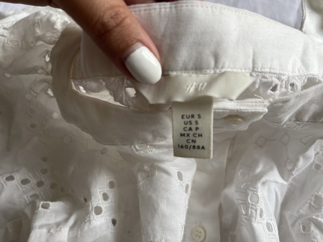 H&M White Eyelet Embroidered Square Neck Blouse (Category: Blouses) located in Quezon City. Submitted by grapejuiceblue2 (Listing ID 1467975072, Image 3). Description: 🏷️H&M (size S on tag!) - never worn - rfs: decluttering/not my style - mop: gcash only - mod: lalamove/j&t - price + sf.