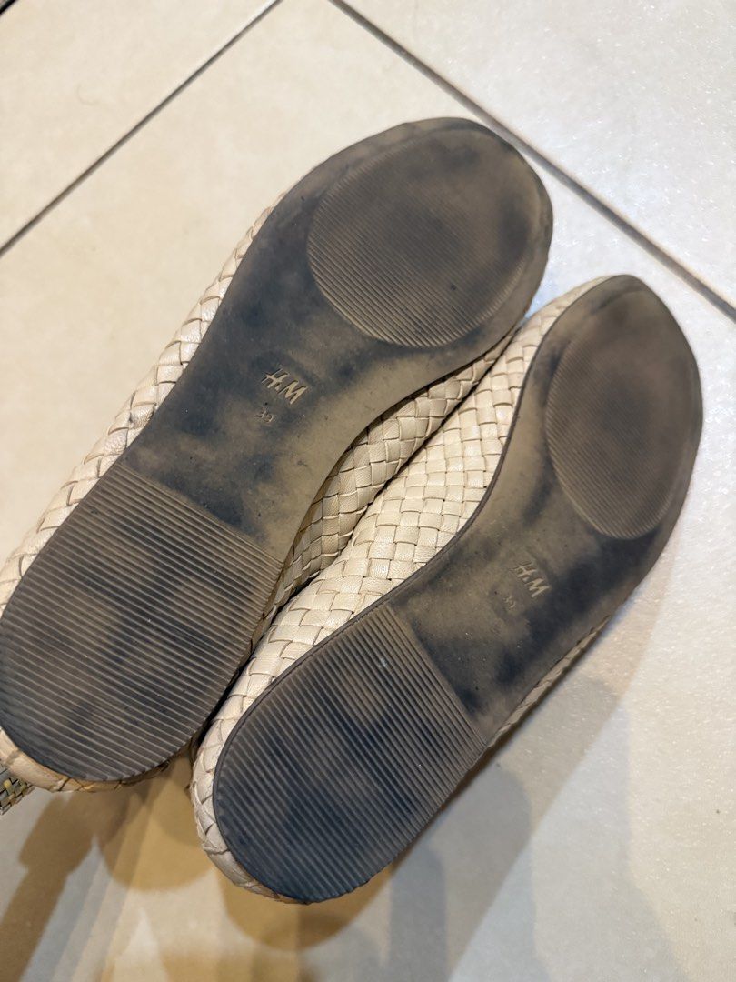 H&M Woven Leather Flats Size 39 (Category: Flats & Sandals) located in Taguig. Submitted by preloved_bycarla (Listing ID 1467949088, Image 3). Description: Condition: Uppers in great shape, soles show normal outdoor wear. A bit folded due to storage but no major flaws. Genuine leather. Rfs: decluttering.