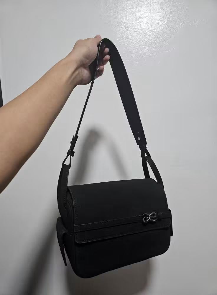HOLB Treasure Suede 22 (Category: Shoulder Bags) located in Quezon City. Submitted by angelafrancescarasos (Listing ID 1467874042, Image 1). Description: FOR SALE HOLB Treasure 22 Suede Inclusions: SMALL STRAP ONLY Issues: Well used with scratches but intact magnets P1000 only MOP: Gcash MOD: Lalamove or LBC Location: Binangonan, Rizal.