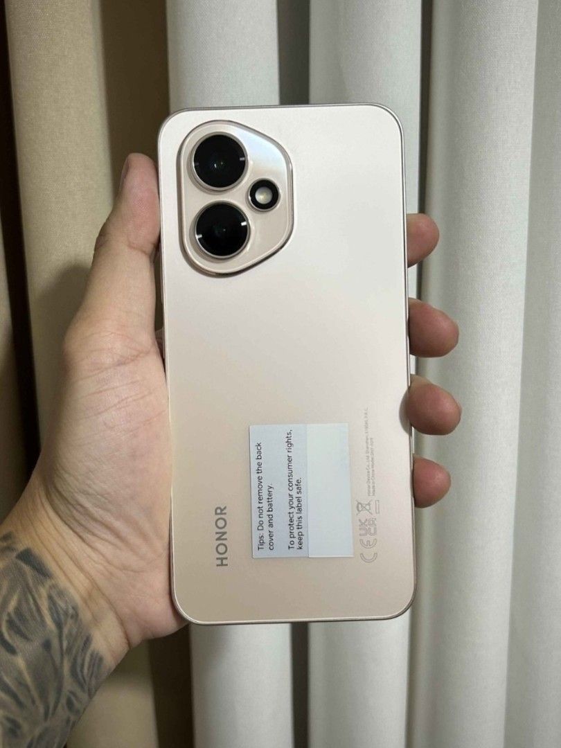 Honor 400 5G (Category: Android Others) located in Taguig. Submitted by apzdeclutter (Listing ID 1468027282, Image 2). Description: Message me if interested. 📩 .