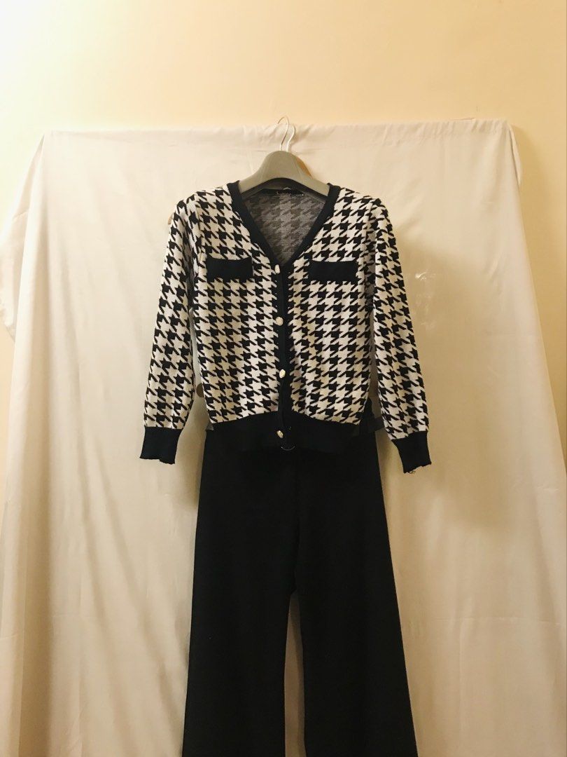 Houndstooth cardigan (Category: Coats, Jackets and Outerwear) located in Manila. Submitted by 414studio (Listing ID 1468041855, Image 1). Description: Free size Fits small to medium Good quality In good condition (Scarf and accessories are not included) .