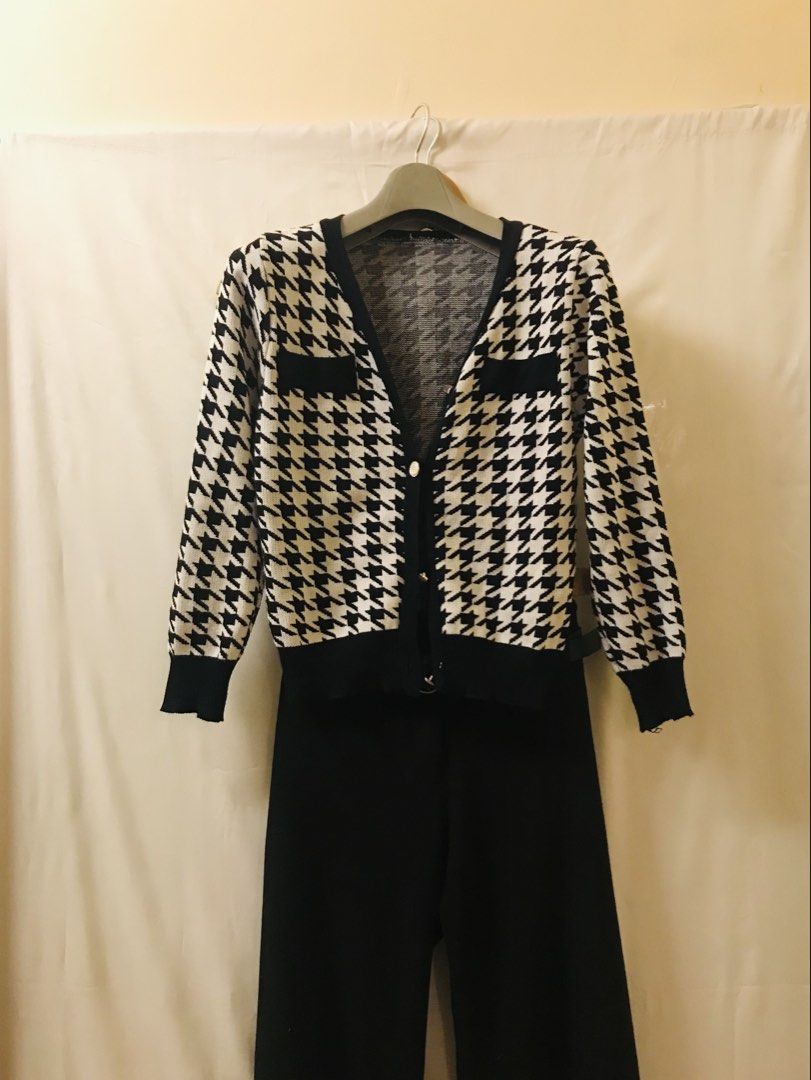 Houndstooth cardigan (Category: Coats, Jackets and Outerwear) located in Manila. Submitted by 414studio (Listing ID 1468041855, Image 3). Description: Free size Fits small to medium Good quality In good condition (Scarf and accessories are not included) .