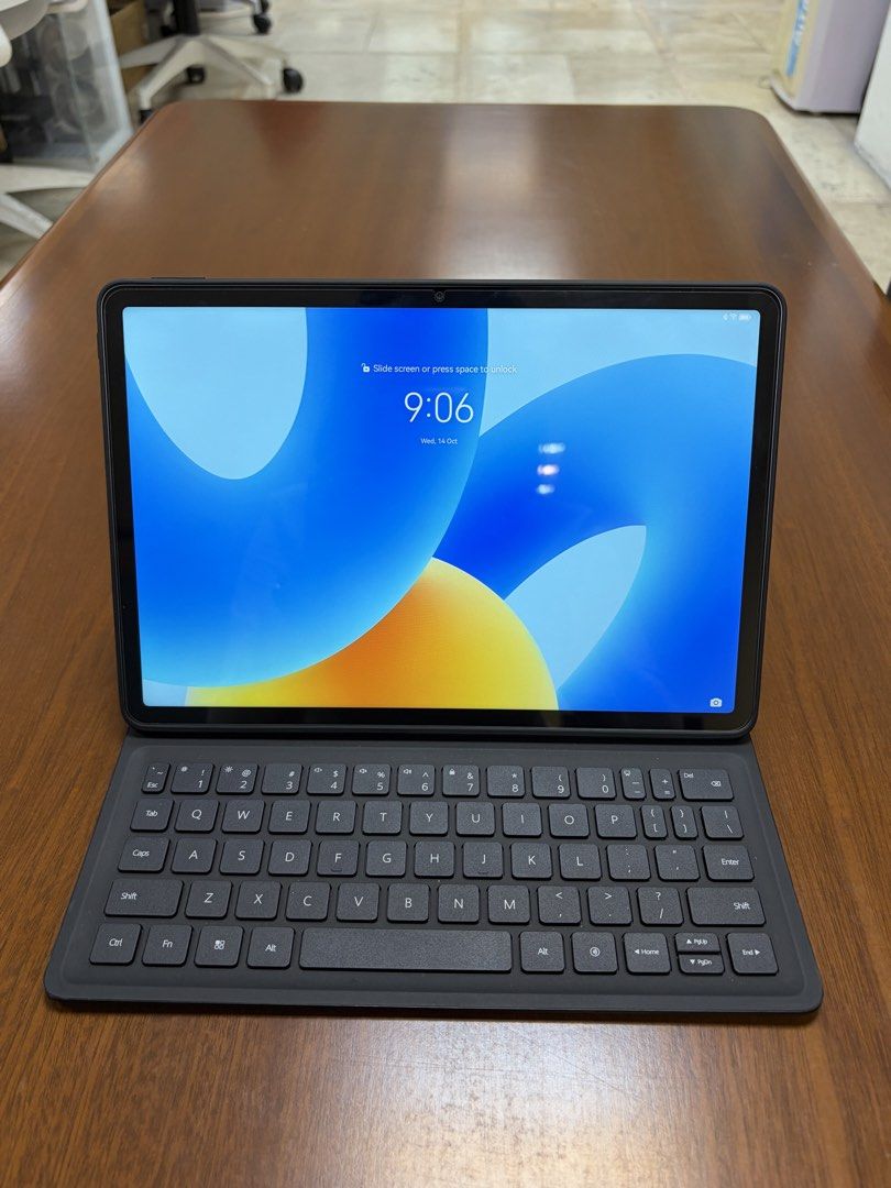 HUAWEI MatePad 11.5" (Category: Android) located in Valenzuela. Submitted by lovepatt (Listing ID 1467924582, Image 1). Description: - Brand/Model: HUAWEI MatePad 11.5" - Storage: 128GB internal storage - Condition: Excellent pre-owned condition with clean screen and sleek metal back - Accessories: Includes original magnetic keyboard case for productivity on the go - Display: Clear, vibrant screen ideal for streaming, reading, and multitasking - 