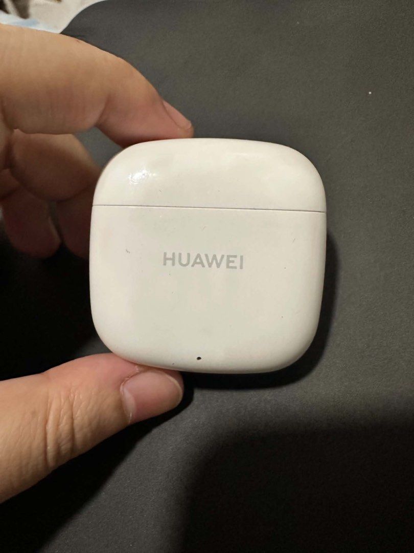 Huawei Wireless Earbuds with Oreo Silicone Case (Category: Earphones) located in Zamboanga. Submitted by tashlieannnatad (Listing ID 1467911935, Image 1). Description: Huawei FreeBuds SE 2 — RIGHT PIECE ONLY! Good working condition!! Price Negotiable With free type c cable and case RFS : Decluttering Location : East Rembo, Taguig Delivery free will be shouldered by buyer - Authentic Huawei wireless earbuds in working condition - Easy and fast Blu