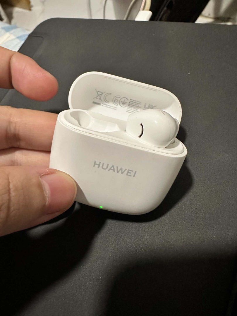 Huawei Wireless Earbuds with Oreo Silicone Case (Category: Earphones) located in Zamboanga. Submitted by tashlieannnatad (Listing ID 1467911935, Image 2). Description: Huawei FreeBuds SE 2 — RIGHT PIECE ONLY! Good working condition!! Price Negotiable With free type c cable and case RFS : Decluttering Location : East Rembo, Taguig Delivery free will be shouldered by buyer - Authentic Huawei wireless earbuds in working condition - Easy and fast Blu