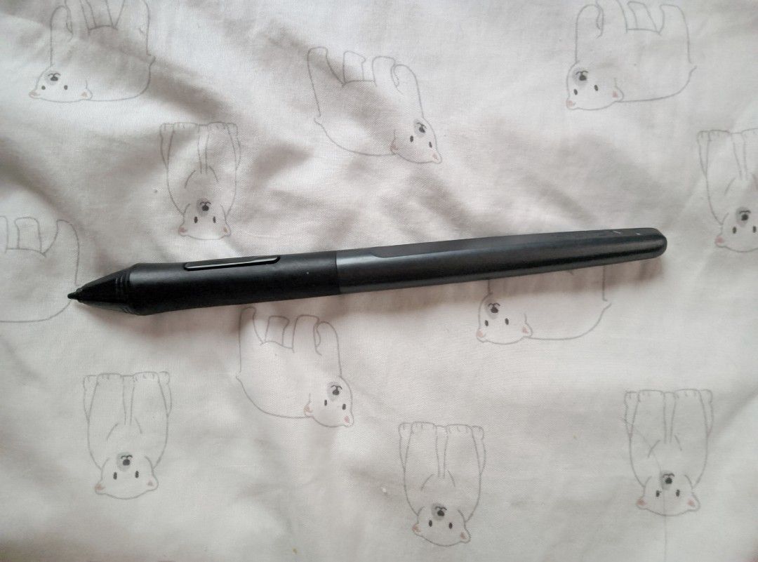 Huion HS64 Graphics Drawing Tablet with Pen and Cable (Category: Art & Prints) located in Butuan. Submitted by kkkai.zzzzz (Listing ID 1467851209, Image 3). Description: - Huion HS64 Drawing Tablet - Original Price: P1750 - Inclusions: Stylus pen and USB cable - Has few scratches on the tablet. Stylus tip may need replacement but still useable - Perfect for beginner digital artists and osu players.