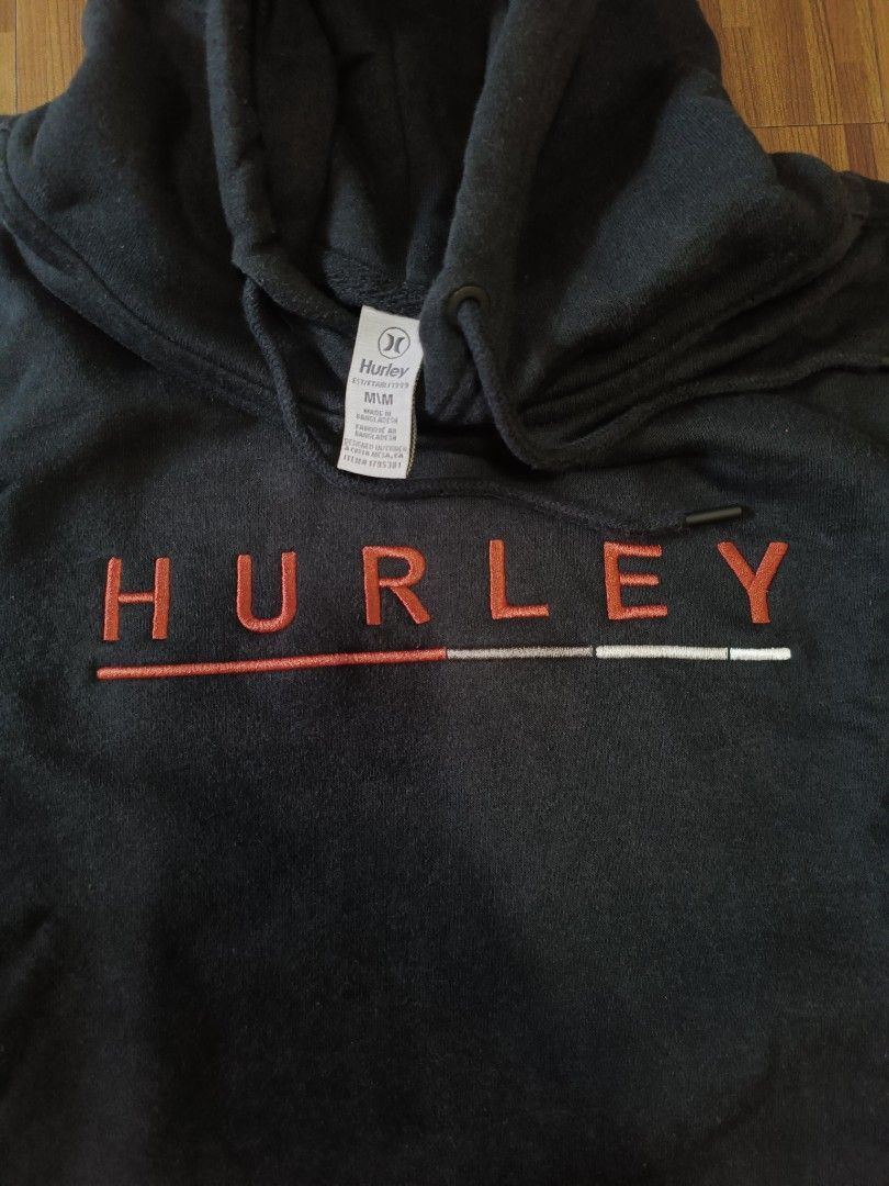 Hurley Hoodie (Category: Hoodies) located in Cavite. Submitted by south.loot (Listing ID 1467898470, Image 2). Description: Hurley Hoodie Size M Length 26.5 Width 22 Color rate 9/10 Excellent condition.