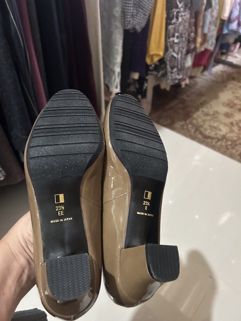 i 288 taupe pumps (Category: Heels) located in Cavite. Submitted by cecitrifthshop (Listing ID 1467887502, Image 3). Description: a pair of glossy beige or taupe patent leather pumps size 23 1/2 in good condition..