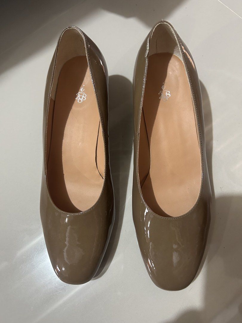 i 288 taupe pumps (Category: Heels) located in Cavite. Submitted by cecitrifthshop (Listing ID 1467887502, Image 2). Description: a pair of glossy beige or taupe patent leather pumps size 23 1/2 in good condition..