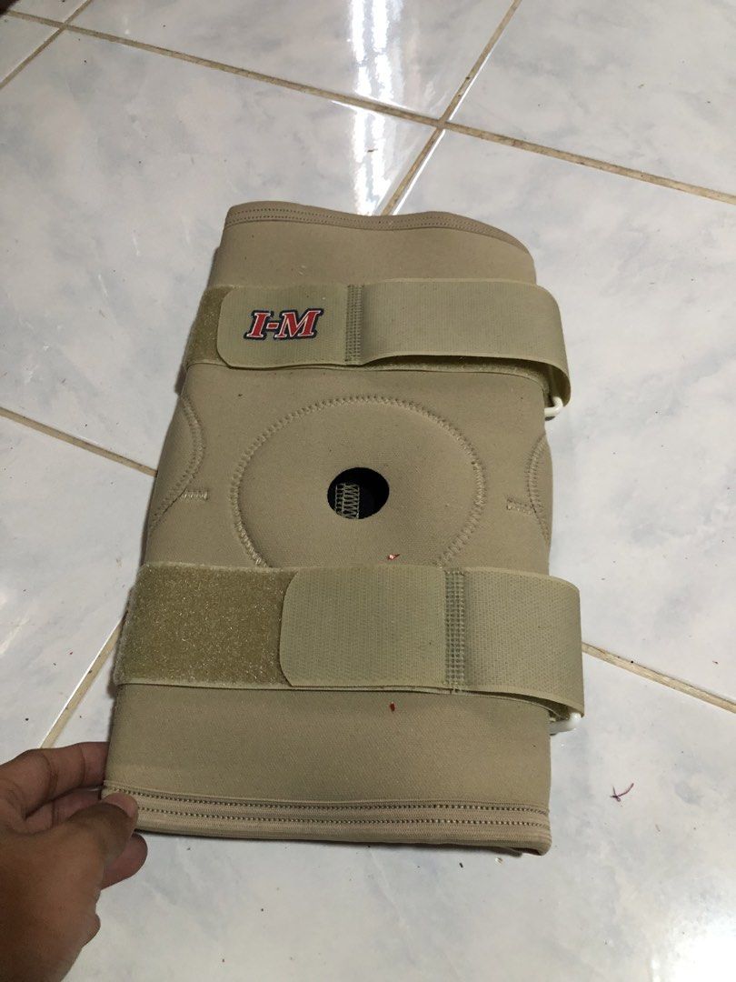 I-M Knee Support Brace — Imported from Taiwan (Category: Medical Supplies & Tools) located in San Juan, La Union. Submitted by declutteringog7 (Listing ID 1468051117, Image 1). Description: 🦵 I-M Knee Support Brace — Imported from Taiwan ₱350 Category: Medical Supplies > Orthopedic Supports Details: • ✅ Brand: I-M Medical — trusted brand, Made in Taiwan 🇹🇼 • ✅ Design: Open patella — may butas para sa tuhod, hindi nakapressure • ✅ Material: Bre