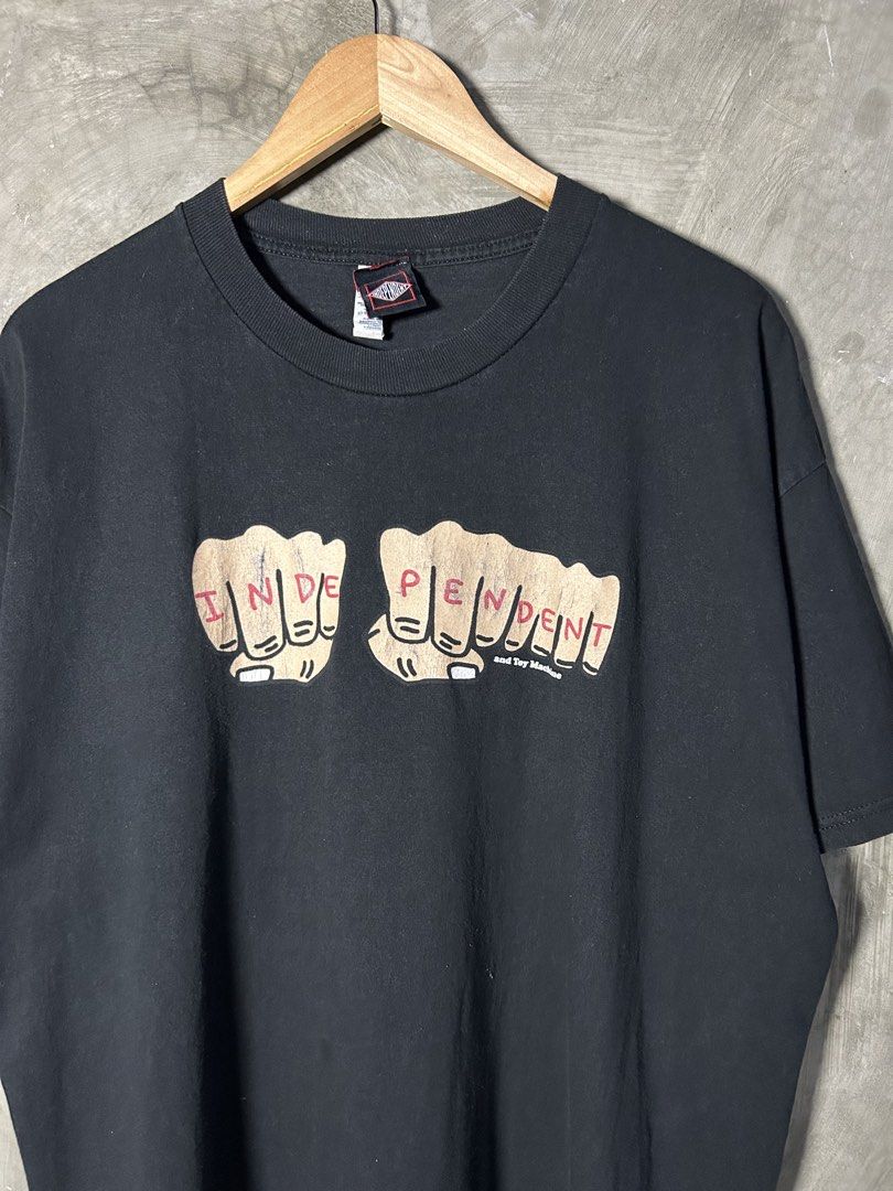 2000’s Independent & Toy Machine Black Tee (Category: Tshirts & Polo Shirts ) located in Tayabas. Submitted by streetdepartment (Listing ID 1468001460, Image 3). Description: Independent & Toy Machine Black Tee Good condition Issue: cracks, minimal paint stain and oil stain Size: XL Measurements (inches): Width: 24” Length: 31.5” Dm to purchase! Note: Manage your expectations as you are dealing with secondhand items. Color may vary due to lightin
