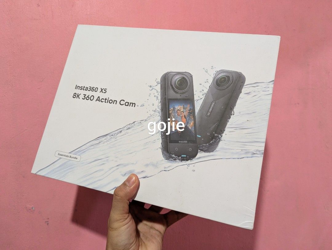 Insta360 x5 essentials bundle (Category: Cameras) located in Manila. Submitted by gojie. (Listing ID 1467843317, Image 1). Description: pm me sa fb ko Gojie Gojie limited reply ko dito X5 essentials bundle good as new no scratch wla lng memory pickup sampaloc manila 26k.
