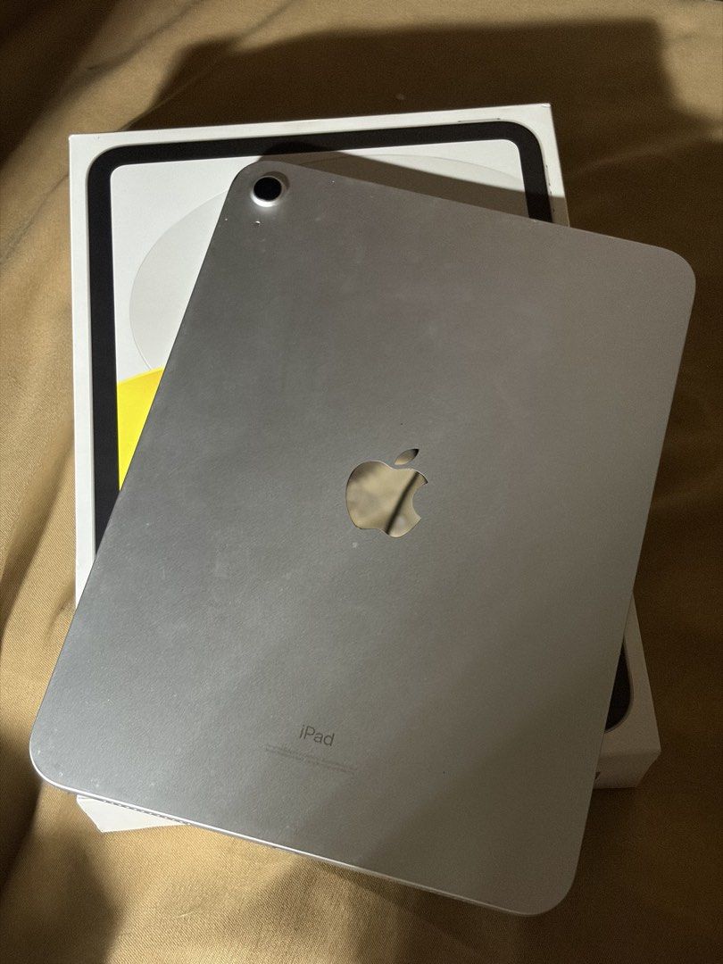 ipad 10th gen (Category: iPad) located in Iloilo. Submitted by ddaengcarts (Listing ID 1467894814, Image 2). Description: for sale original ipad 10th gen in silver 64 gb wifi only ₱16,000 inclusion - with box - with charger (not original) location: lopez jaena, jaro.